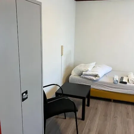 Expats House 4 *