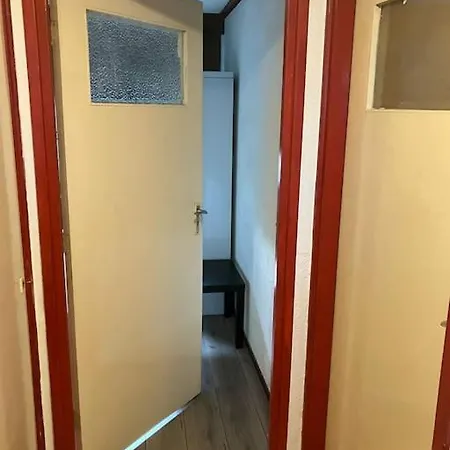 Expats House 4 * אטן לור