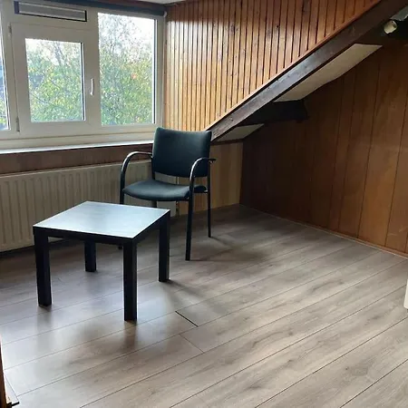 Expats House 4 *